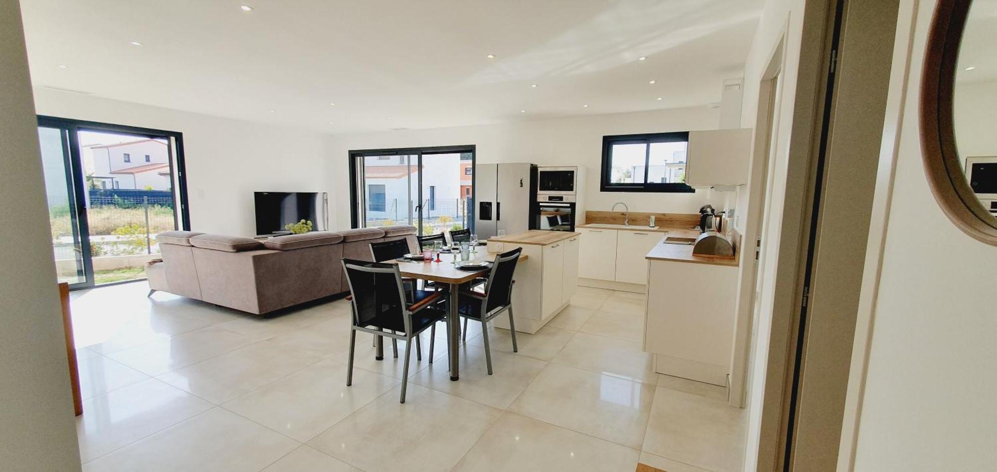 Moderne St Cyprien Village * Saint-Cyprien (Pyrenees-Orientales)