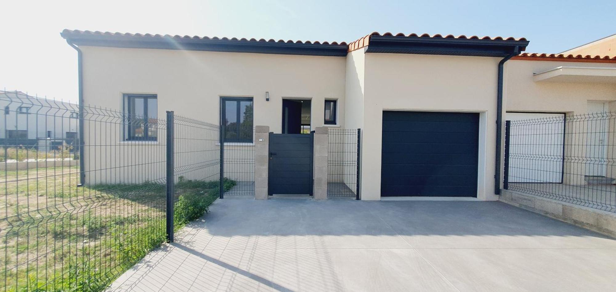 Moderne St Cyprien Village