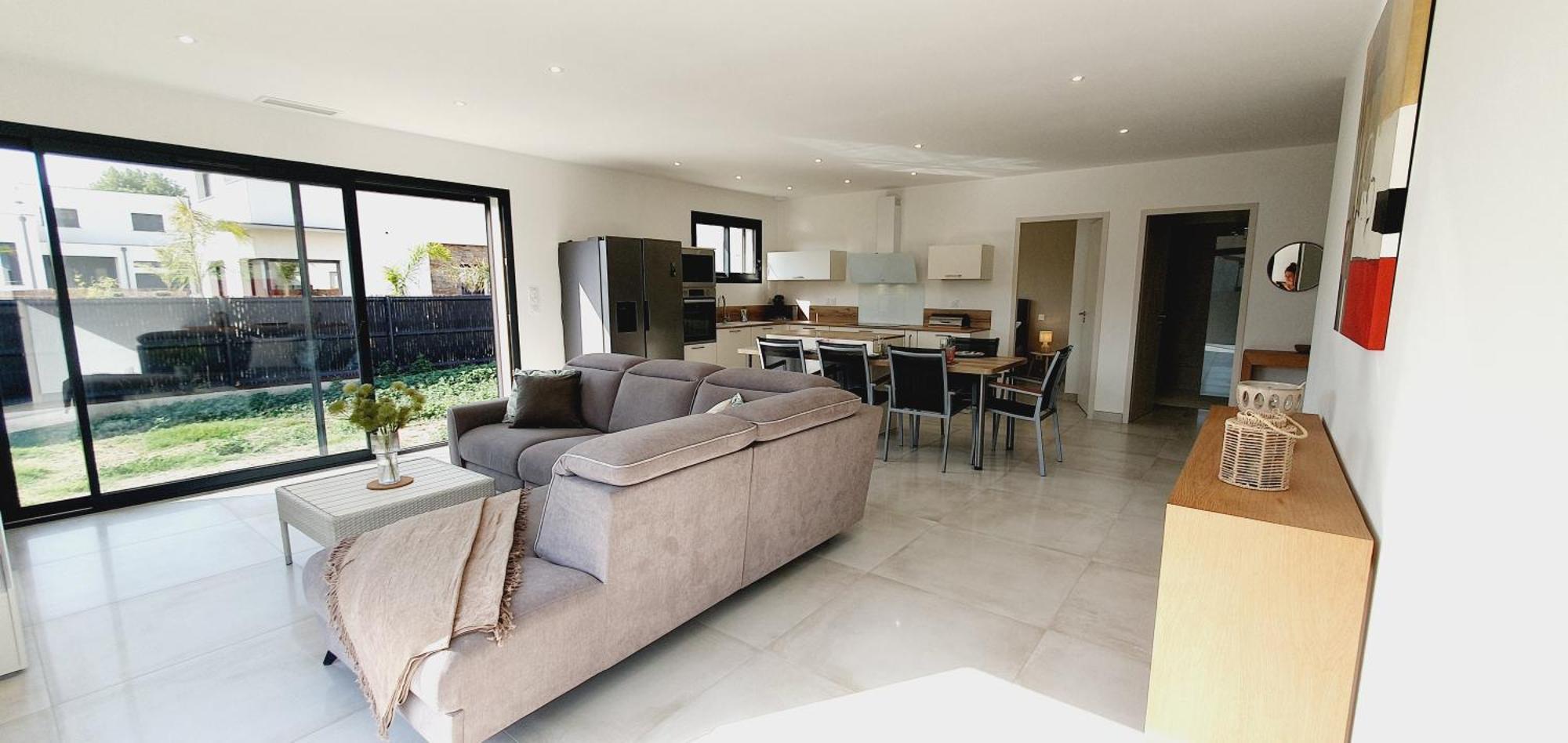 Moderne St Cyprien Village *