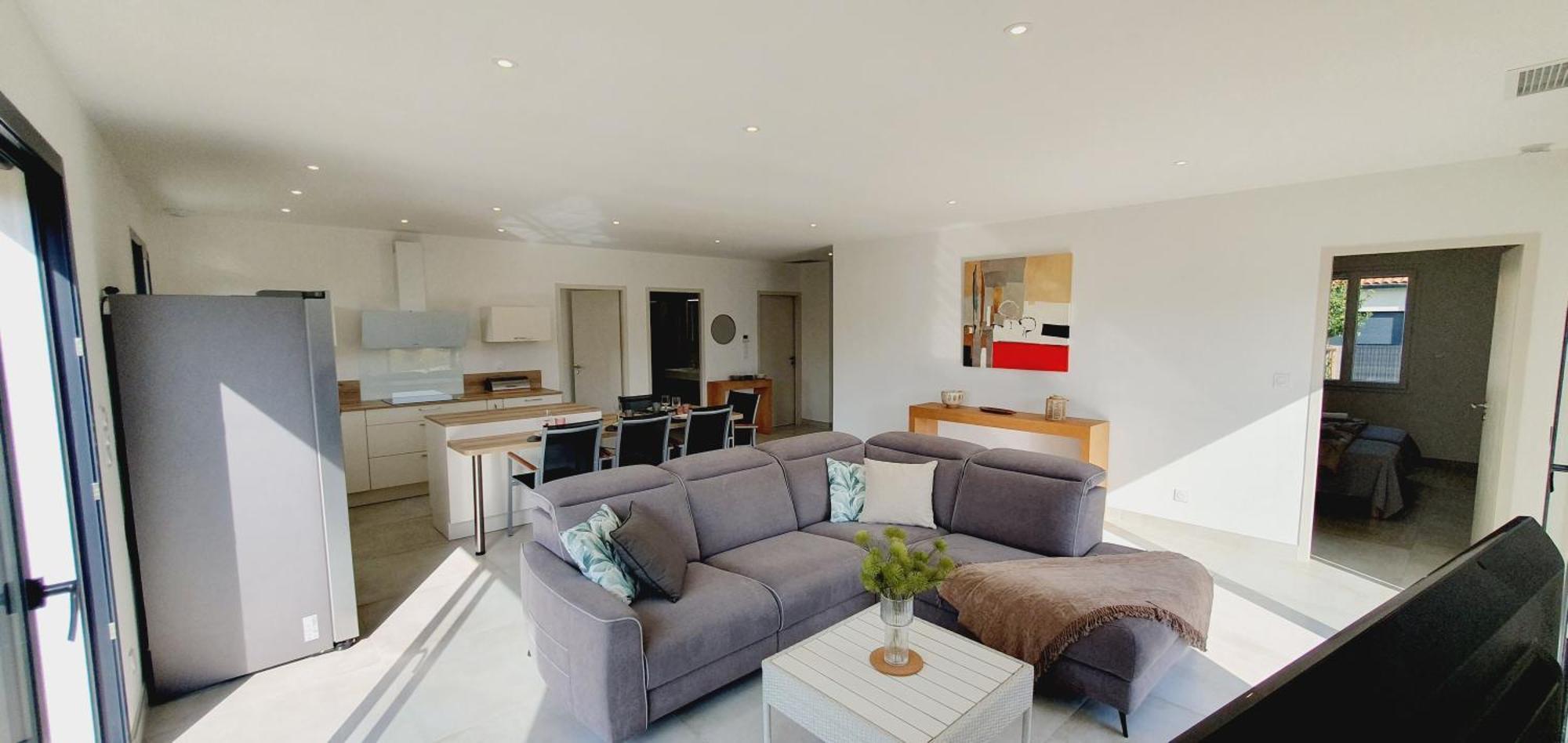 Moderne St Cyprien Village *