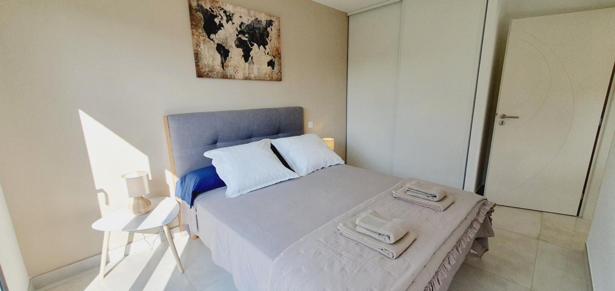 Moderne St Cyprien Village