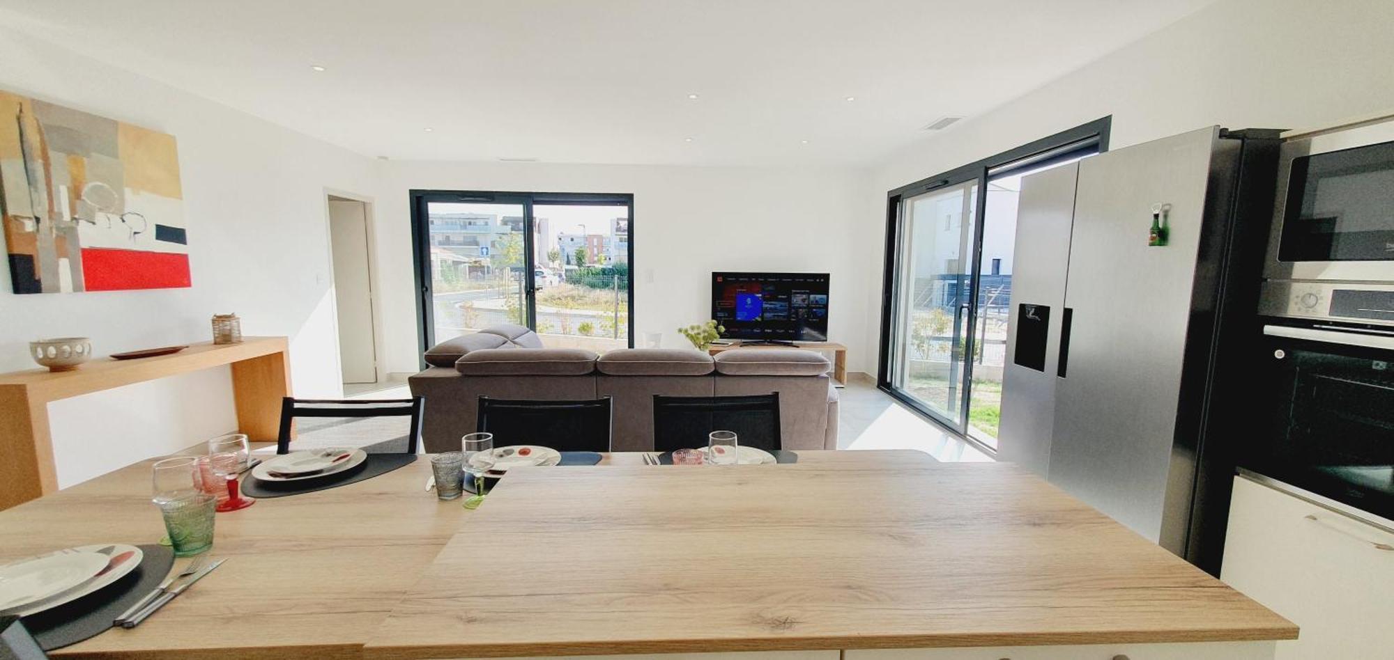 Moderne St Cyprien Village *